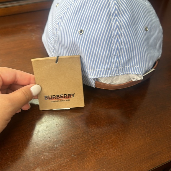 Authentic Burberry Baseball cap. Size medium. Never worn. Brand new. - Picture 6 of 6